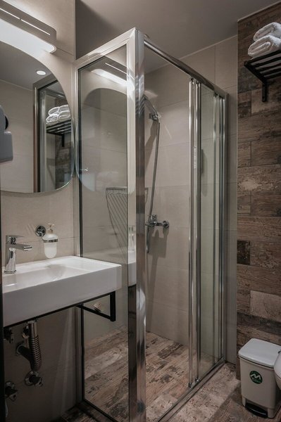 Elizabeth Queen Luxuxy Rooms 40