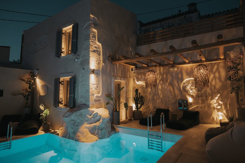 Manili Boutique Suites & Villas 8