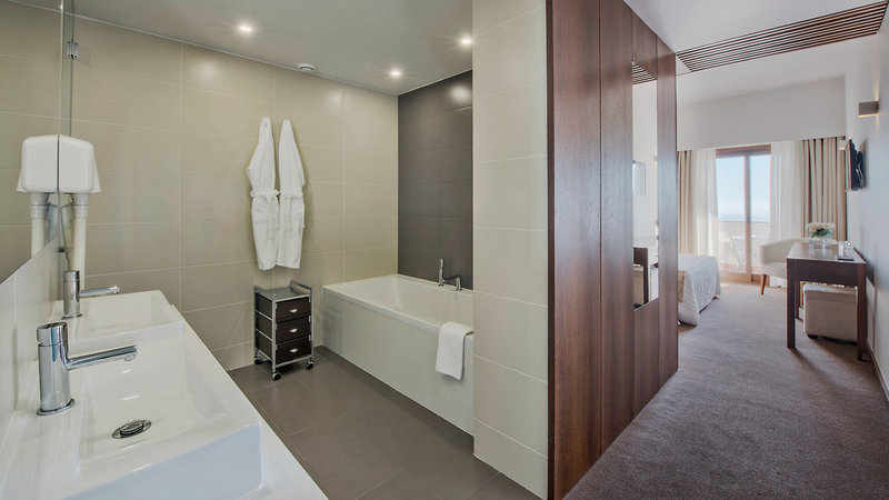 Sao Felix Hotel Hillside & Nature 5 - Bathroom Example