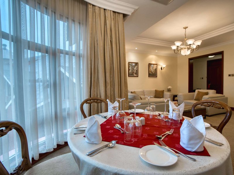Kibo Palace 27