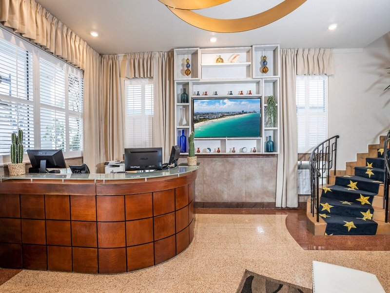 Chesterfield Hotel & Suites 8