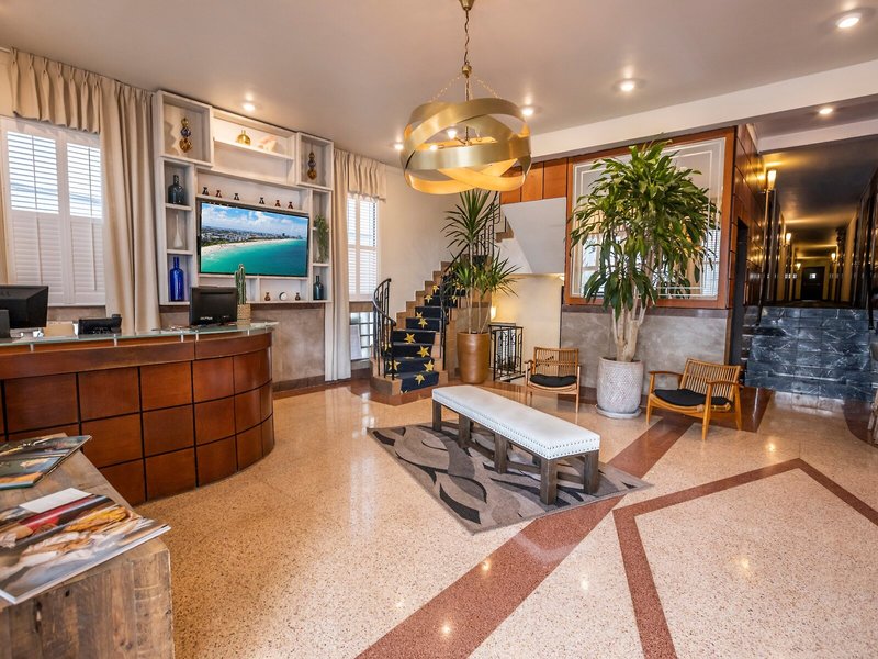 Chesterfield Hotel & Suites 9