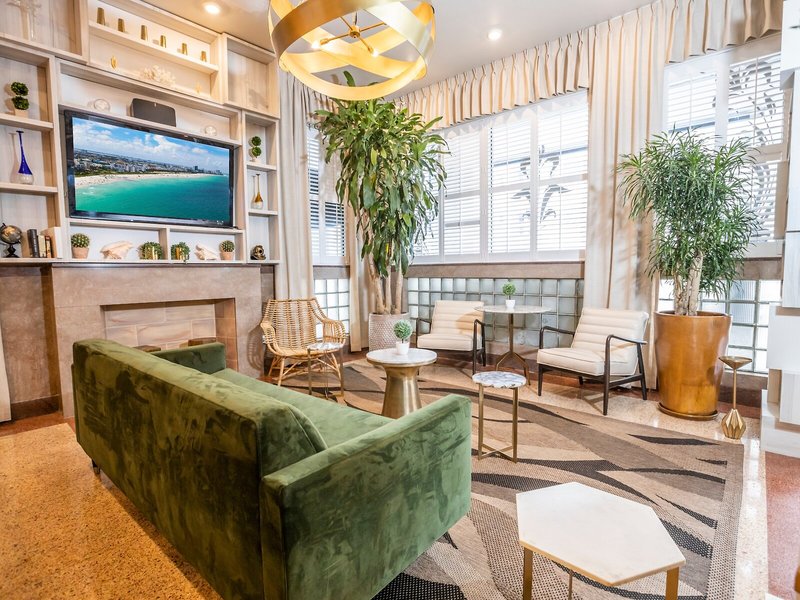 Chesterfield Hotel & Suites 10