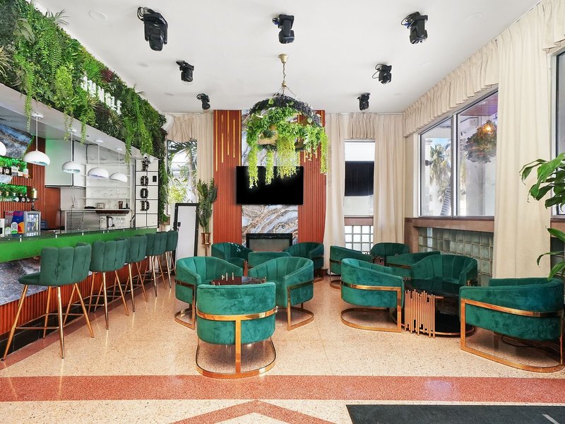 Chesterfield Hotel & Suites 12