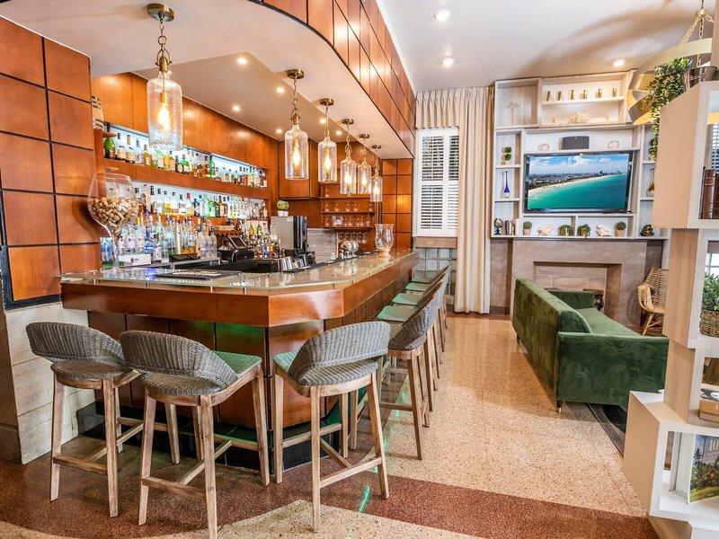 Chesterfield Hotel & Suites 14