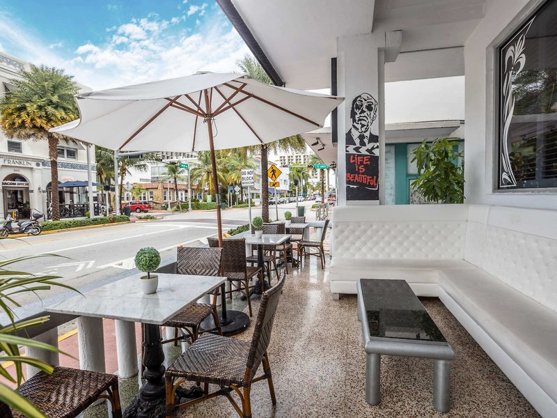 Chesterfield Hotel & Suites 20