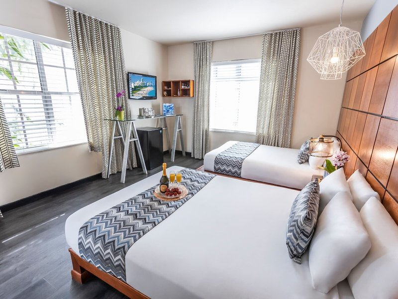 Chesterfield Hotel & Suites 24