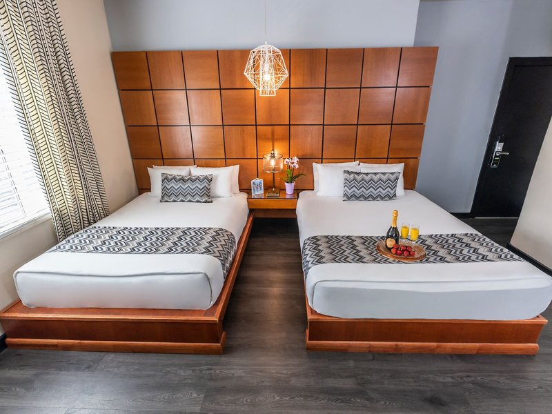 Chesterfield Hotel & Suites 25