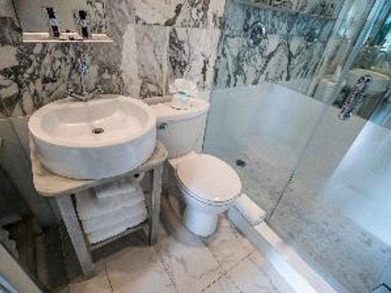 Chesterfield Hotel & Suites 33