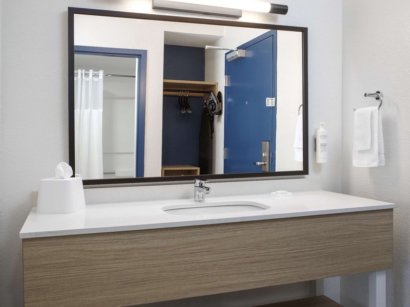 Spark by Hilton Miami Doral 33