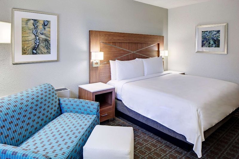 DoubleTree by Hilton Hotel Milwaukee Downtown 5