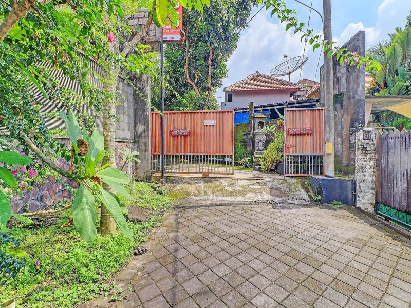 Gusti Residence by OYO Rooms 8