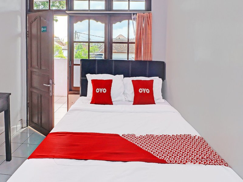 Gusti Residence by OYO Rooms 12
