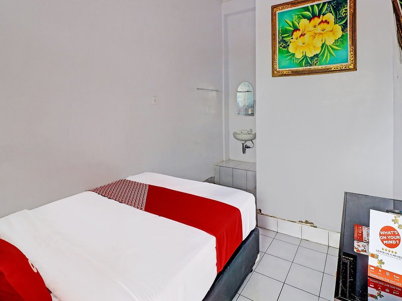 Gusti Residence by OYO Rooms 13