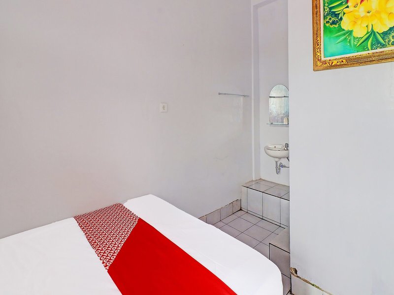 Gusti Residence by OYO Rooms 20