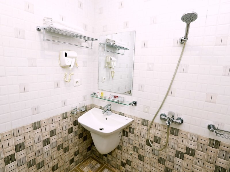 Hotel Tuan Anh by OYO Rooms 14