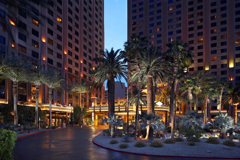 Hilton Grand Vacations on the Boulevard 2 - Exterior