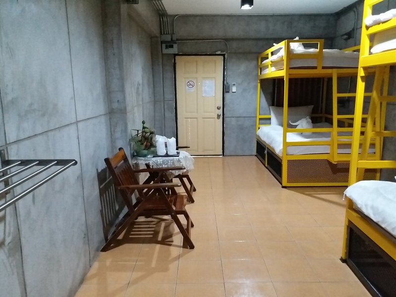 OYO 560 Chang Hostel Suvarnabhumi 9