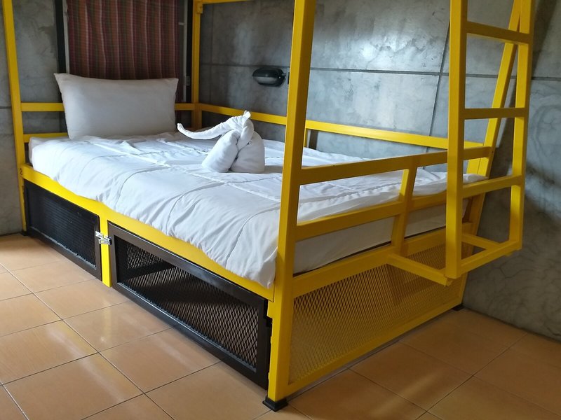 OYO 560 Chang Hostel Suvarnabhumi 17