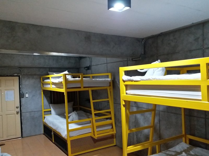 OYO 560 Chang Hostel Suvarnabhumi 23