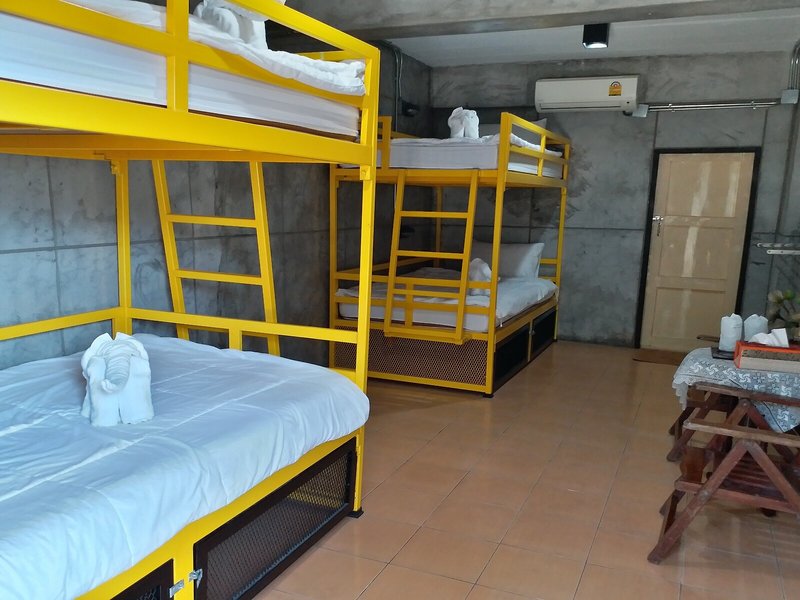 OYO 560 Chang Hostel Suvarnabhumi 25