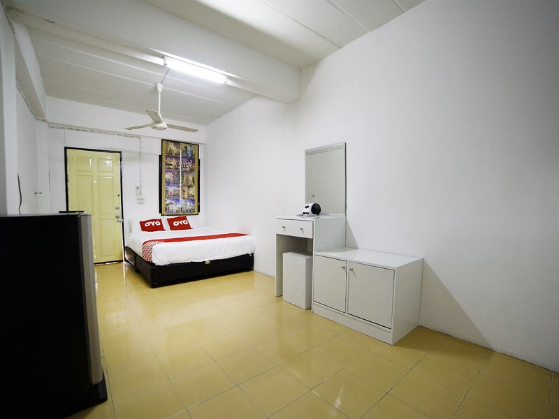 OYO 560 Chang Hostel Suvarnabhumi 33