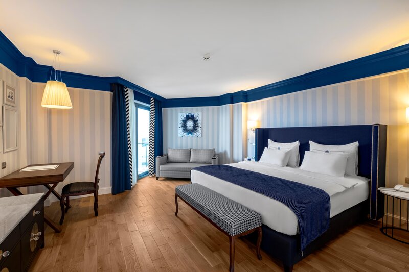 Rubi Platinum Sign 11 - Room Example
