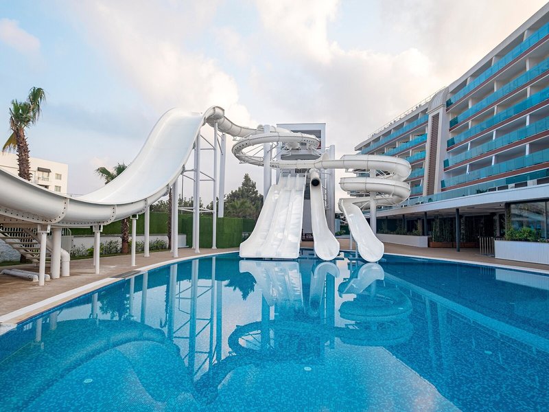 Rubi Platinum Sign 14 - Outdoor Pool