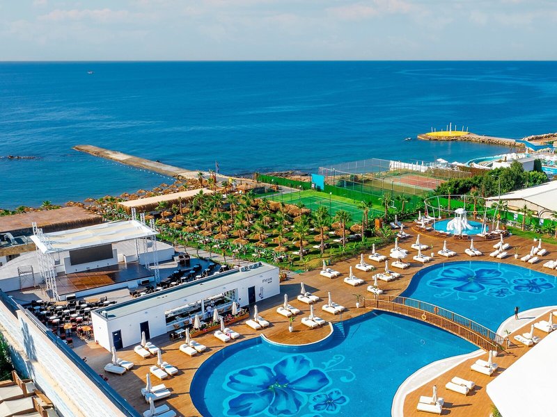 Rubi Platinum Sign 17 - Outdoor Pool