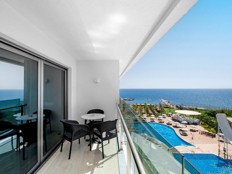 Rubi Platinum Sign 18 - Outdoor Pool