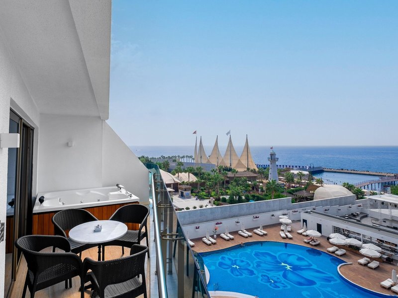 Rubi Platinum Sign 19 - Outdoor Pool