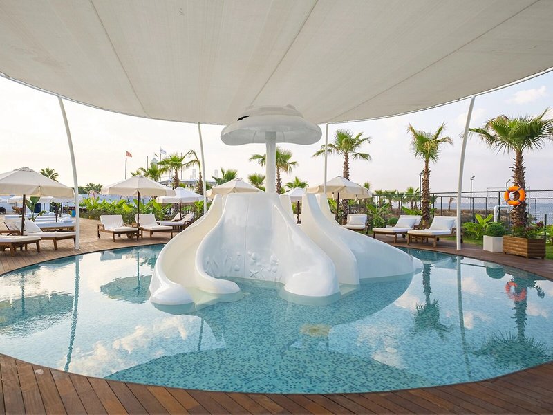 Rubi Platinum Sign 20 - Outdoor Pool