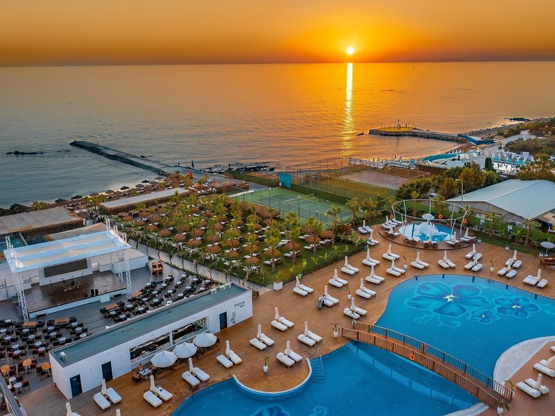 Rubi Platinum Sign 22 - Outdoor Pool
