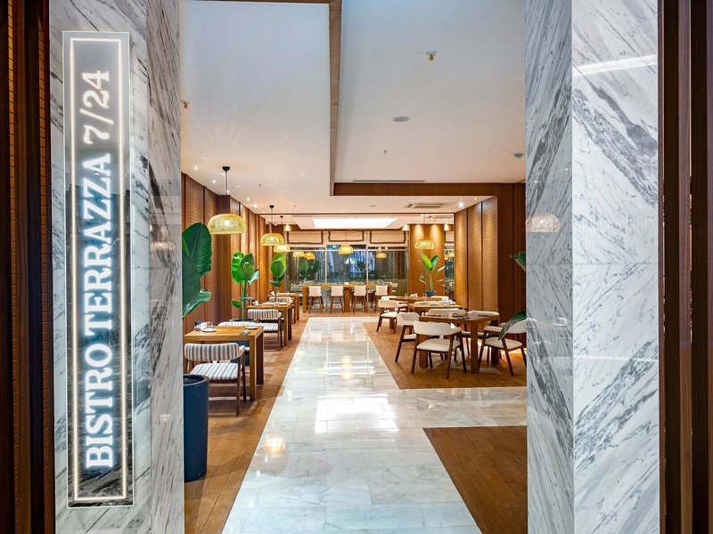 Rubi Platinum Sign 25 - Lounge / Lobby