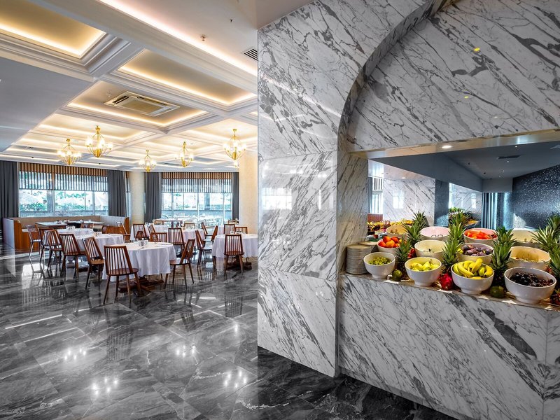 Rubi Platinum Sign 30 - Restaurant