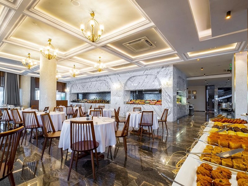 Rubi Platinum Sign 33 - Restaurant