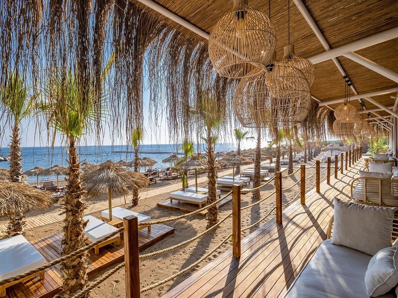 Rubi Platinum Sign 35 - Restaurant