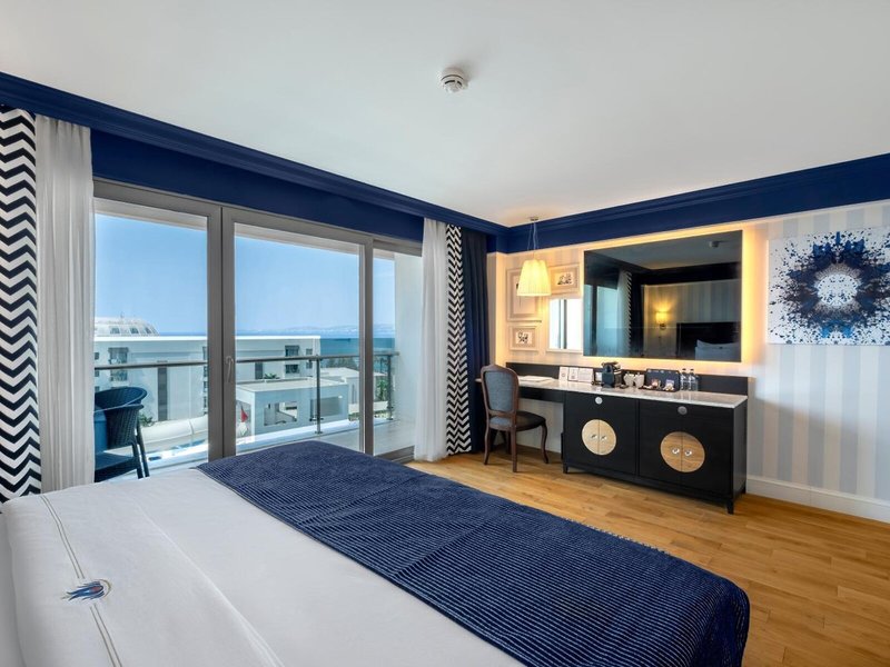 Rubi Platinum Sign 47 - Room Example