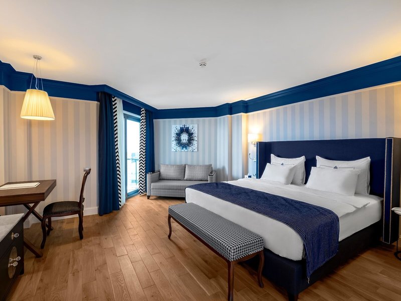 Rubi Platinum Sign 49 - Room Example