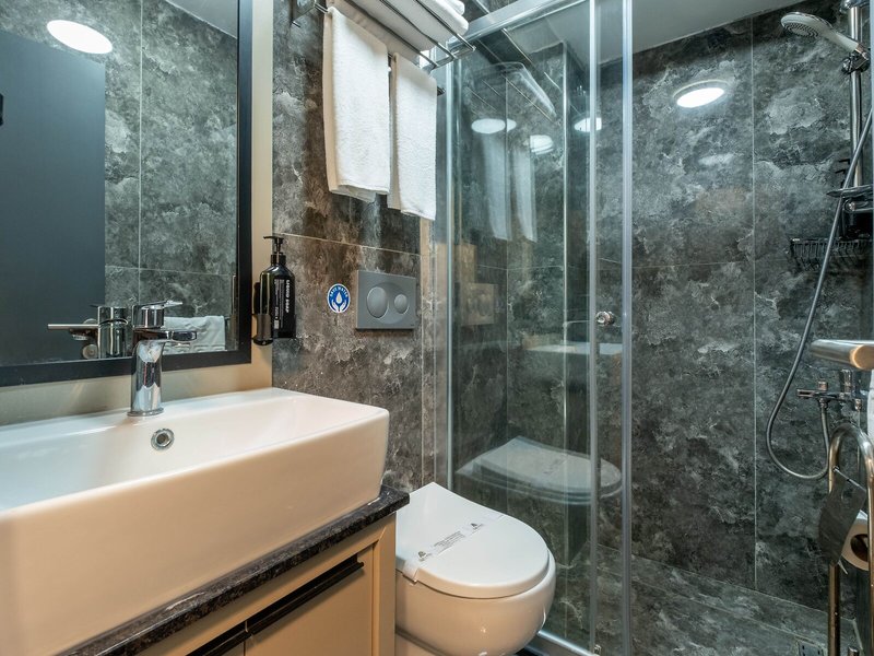 Frt Airlines Otel 42