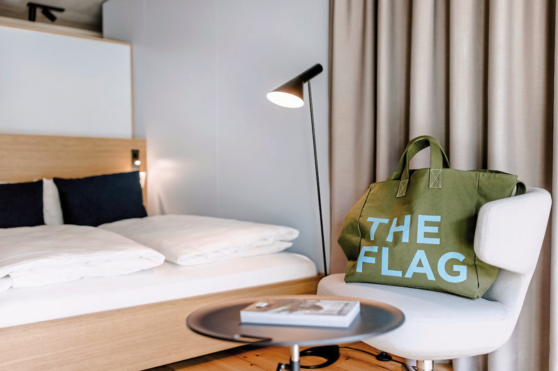 The Flag West M 2