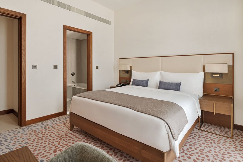 Holiday Inn Dubai Al-Maktoum Airport 3