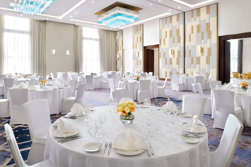 Holiday Inn Dubai Al-Maktoum Airport 7