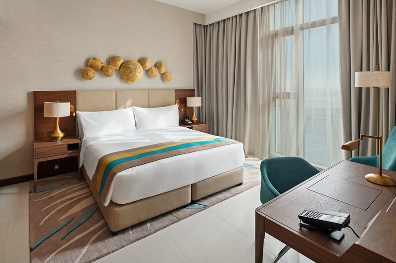 Holiday Inn Dubai Al-Maktoum Airport 2
