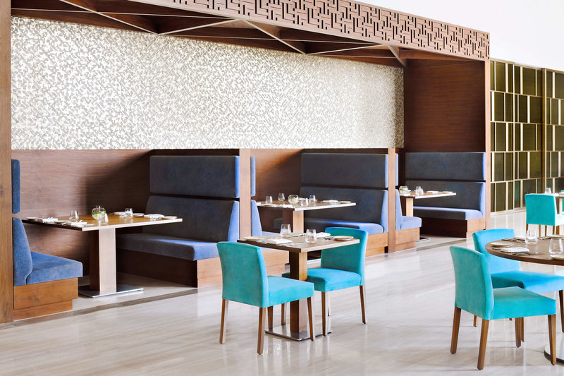 Holiday Inn Dubai Al-Maktoum Airport 3