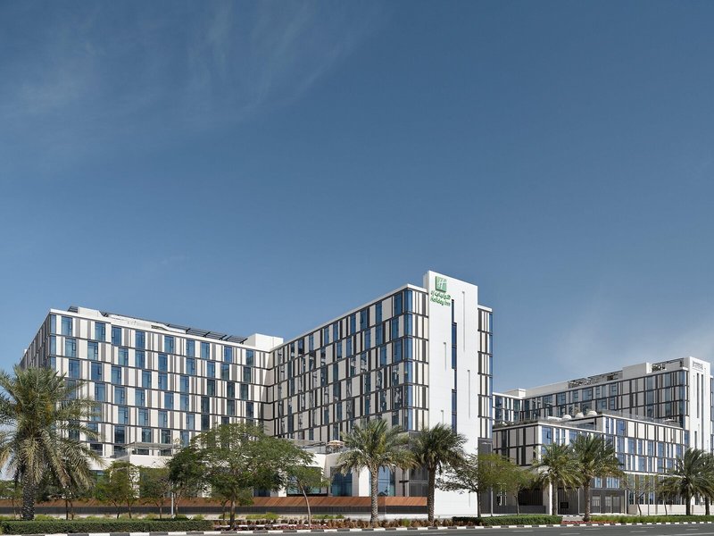 Holiday Inn Dubai Al-Maktoum Airport 4