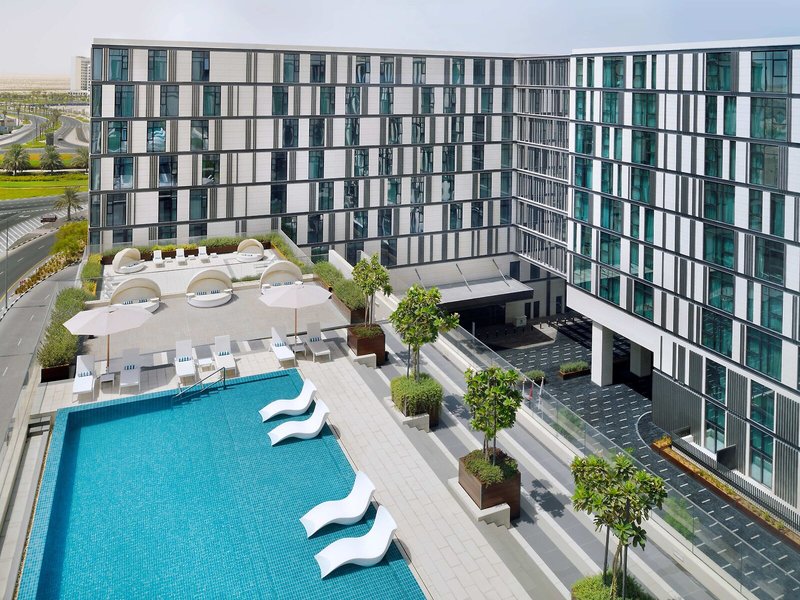 Holiday Inn Dubai Al-Maktoum Airport 8
