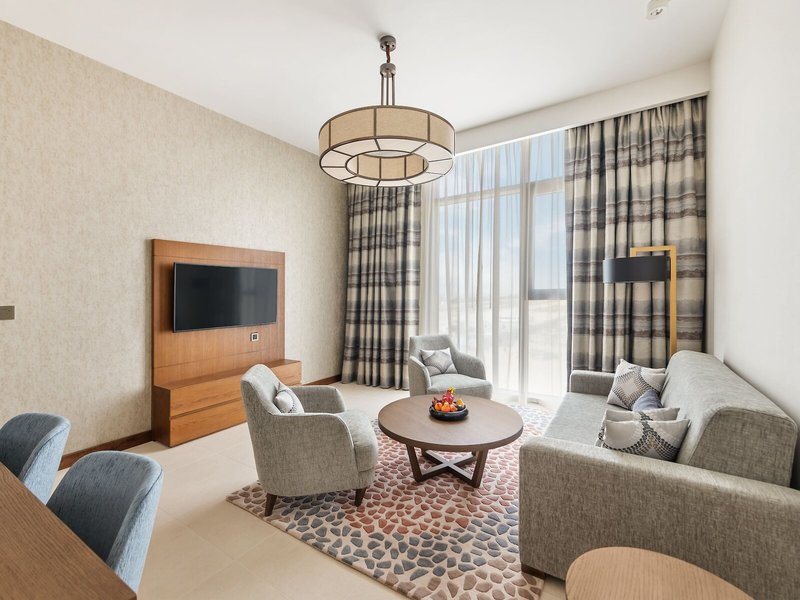 Holiday Inn Dubai Al-Maktoum Airport 33