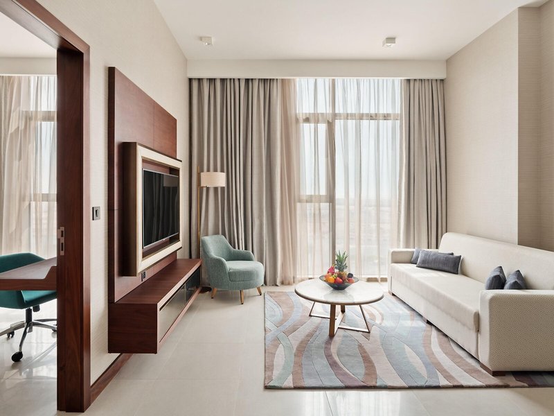 Holiday Inn Dubai Al-Maktoum Airport 36