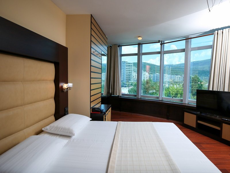 Vlora International 30 - Room Example